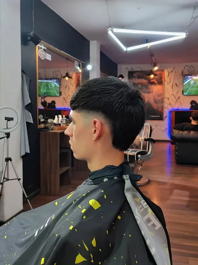 Fade lateral definido, barbería a domicilio